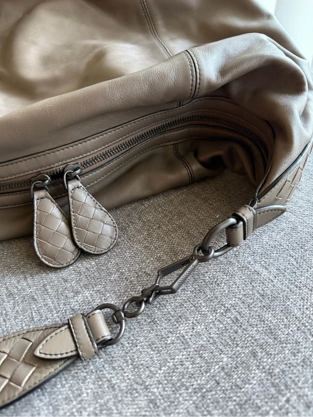 BOTTEGA VENETA Greige Gray Intrecciato Weave Hobo Bag